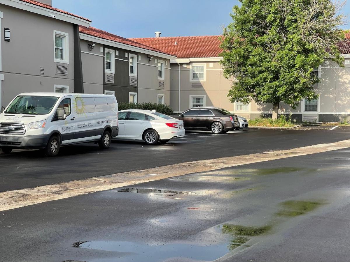 La Quinta Inn By Wyndham Indianapolis Airport Lynhurst מראה חיצוני תמונה